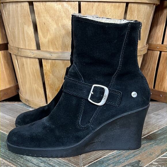 UGG Gissella Black Suede Shearling Lined Wedge Mid Calf Ankle Boot Womens Size 9 - Picture 2 of 12
